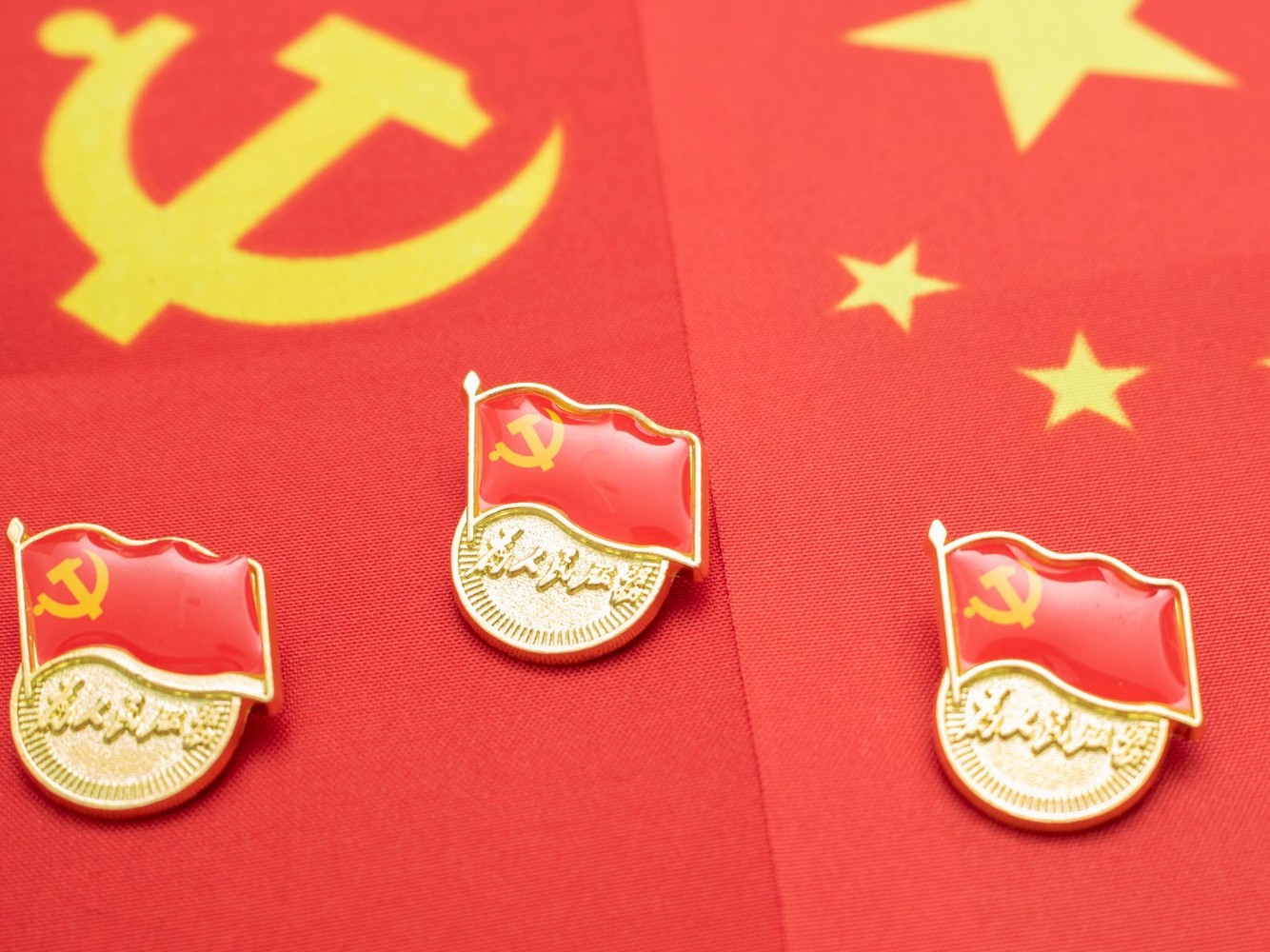 深圳市家泰新风科技有限公司全体员工一同庆贺中国共产党创立101周年纪念
